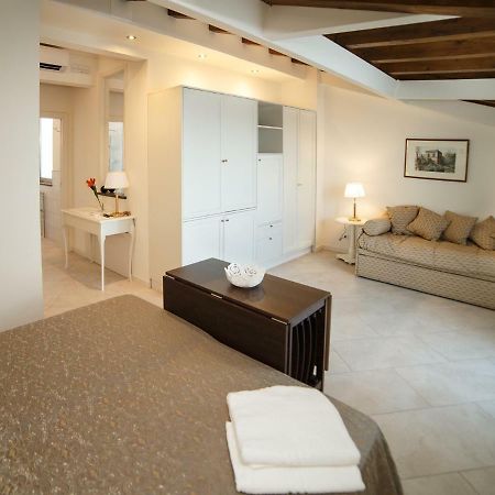 Marina Di Savoca Apartment Санта Тереза ди Рива Екстериор снимка