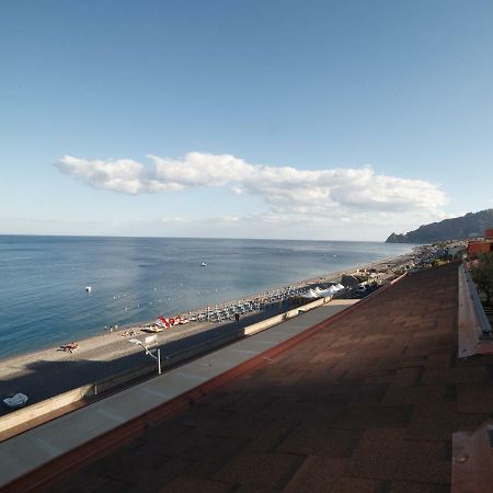 Marina Di Savoca Apartment Санта Тереза ди Рива Екстериор снимка