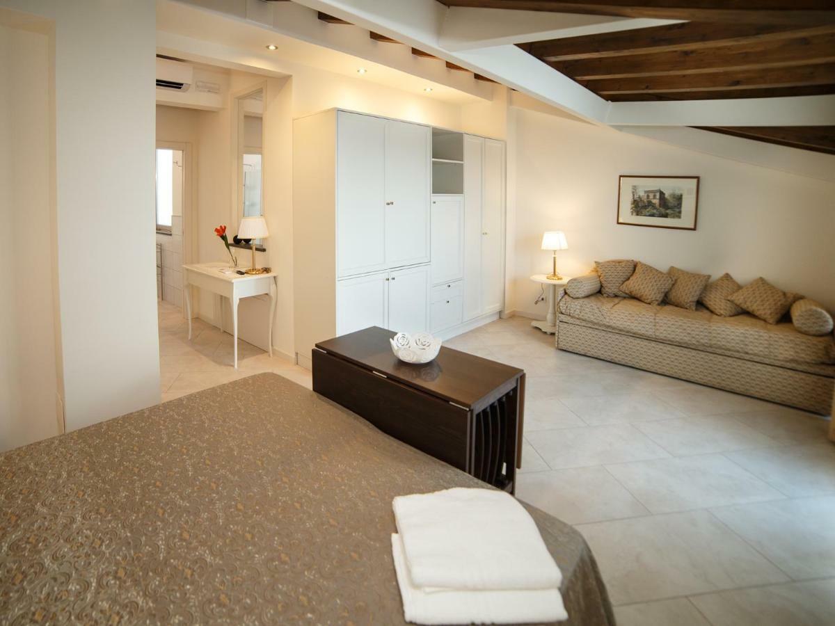 Marina Di Savoca Apartment Санта Тереза ди Рива Екстериор снимка