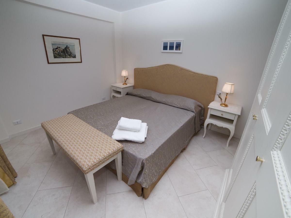 Marina Di Savoca Apartment Санта Тереза ди Рива Екстериор снимка
