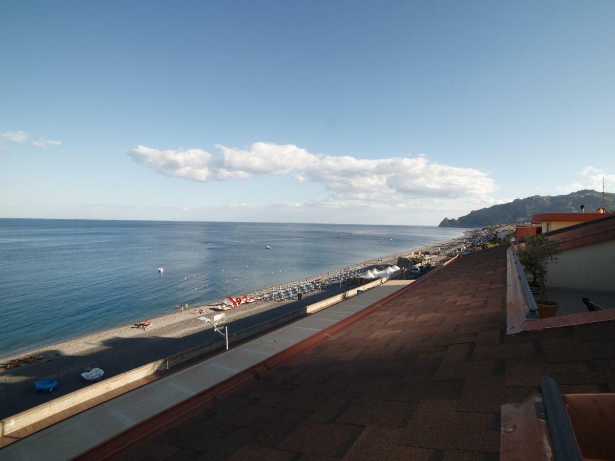 Marina Di Savoca Apartment Санта Тереза ди Рива Екстериор снимка