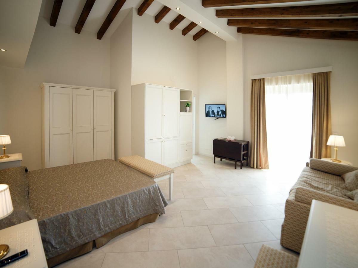 Marina Di Savoca Apartment Санта Тереза ди Рива Екстериор снимка