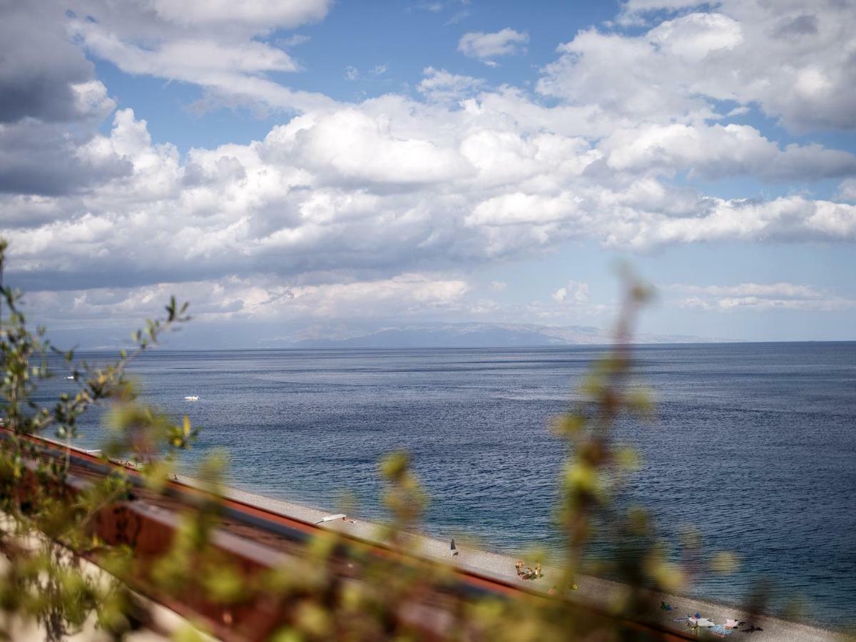 Marina Di Savoca Apartment Санта Тереза ди Рива Екстериор снимка