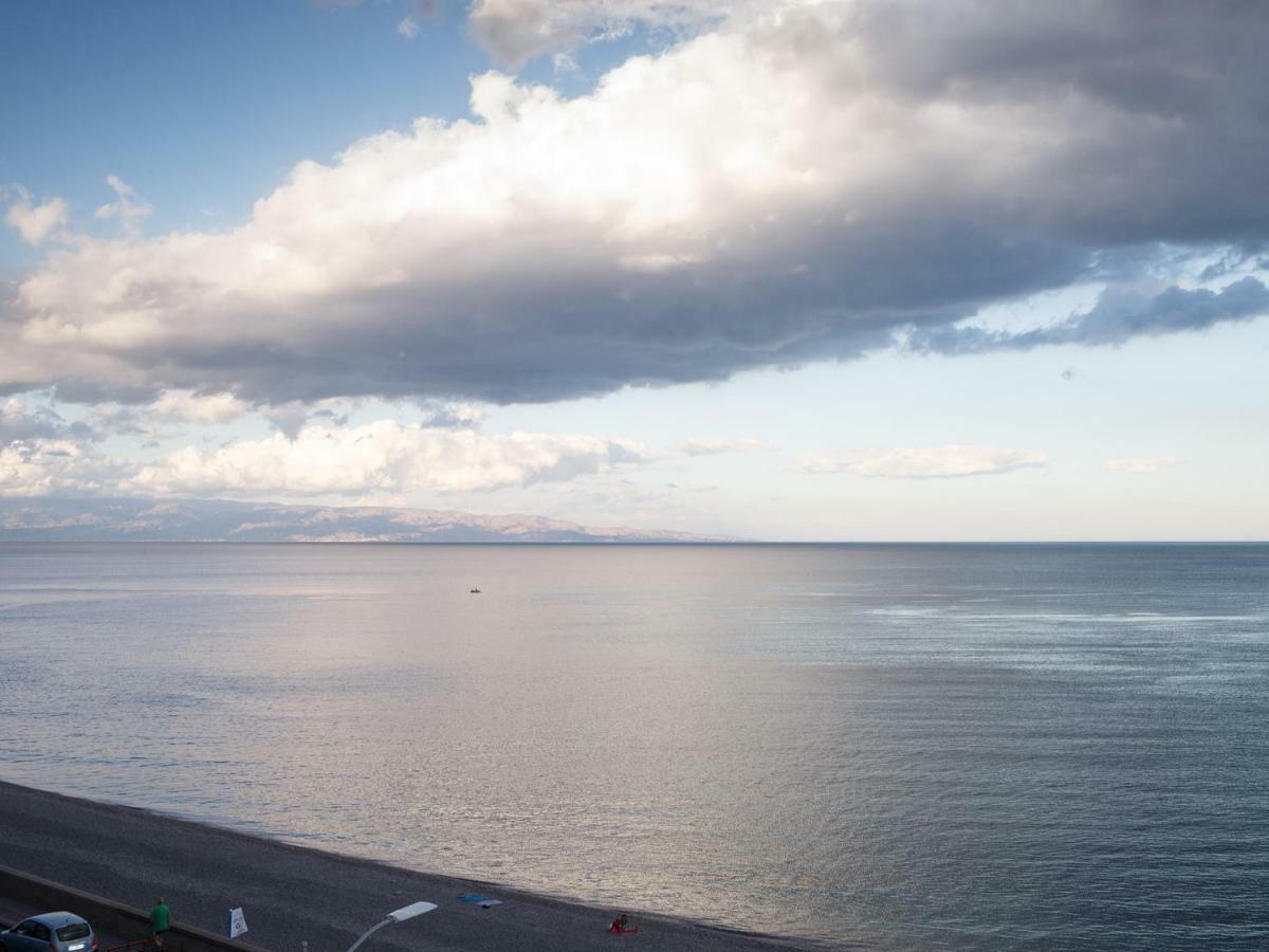 Marina Di Savoca Apartment Санта Тереза ди Рива Екстериор снимка
