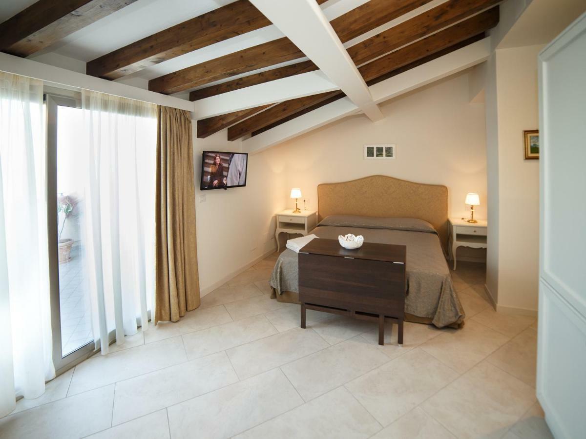 Marina Di Savoca Apartment Санта Тереза ди Рива Екстериор снимка