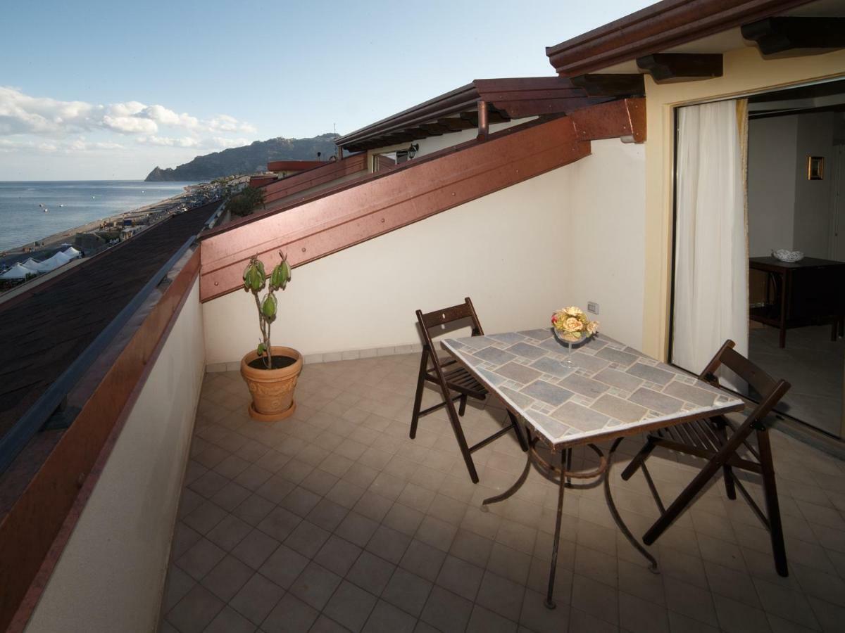 Marina Di Savoca Apartment Санта Тереза ди Рива Екстериор снимка