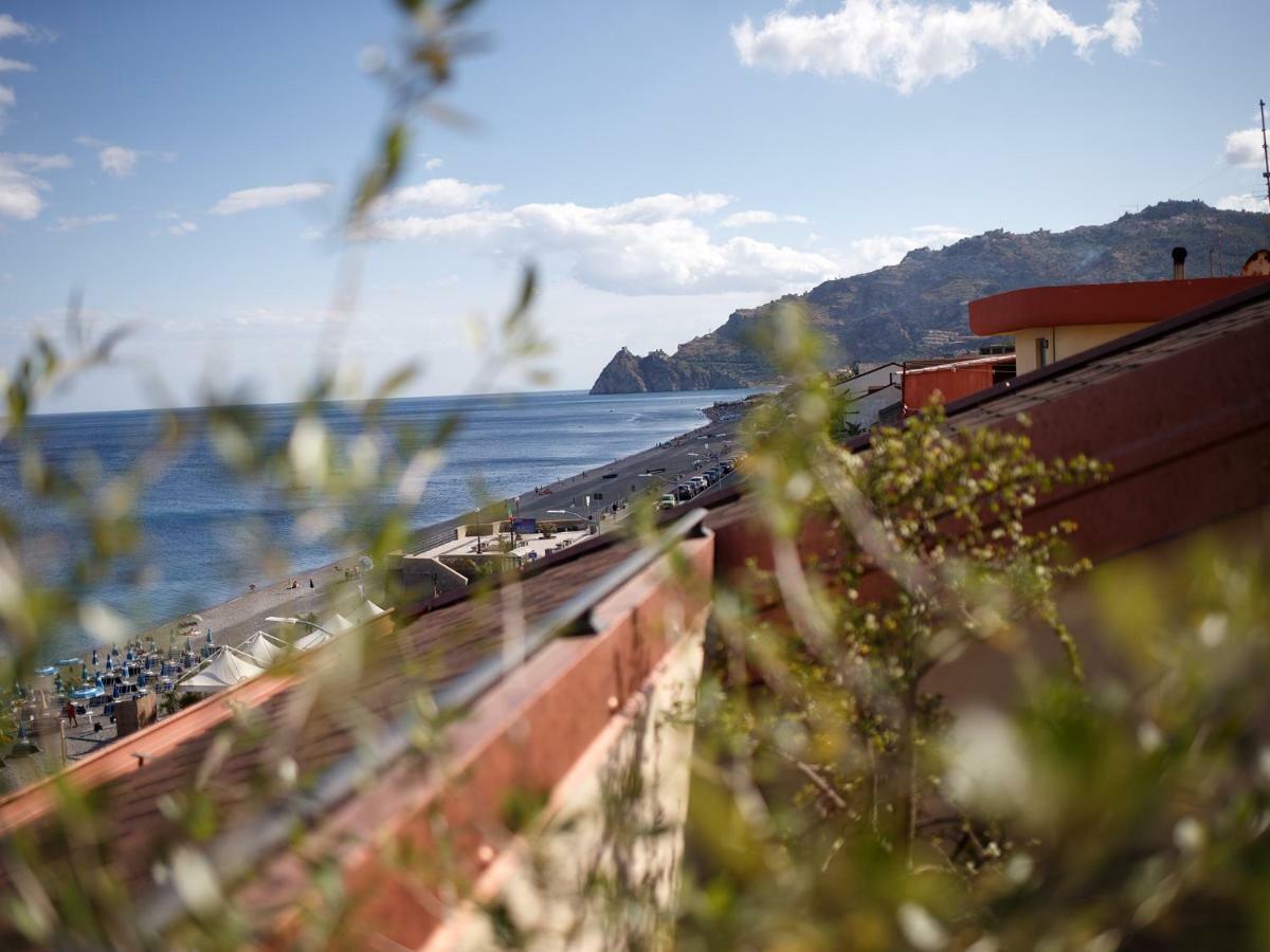 Marina Di Savoca Apartment Санта Тереза ди Рива Екстериор снимка