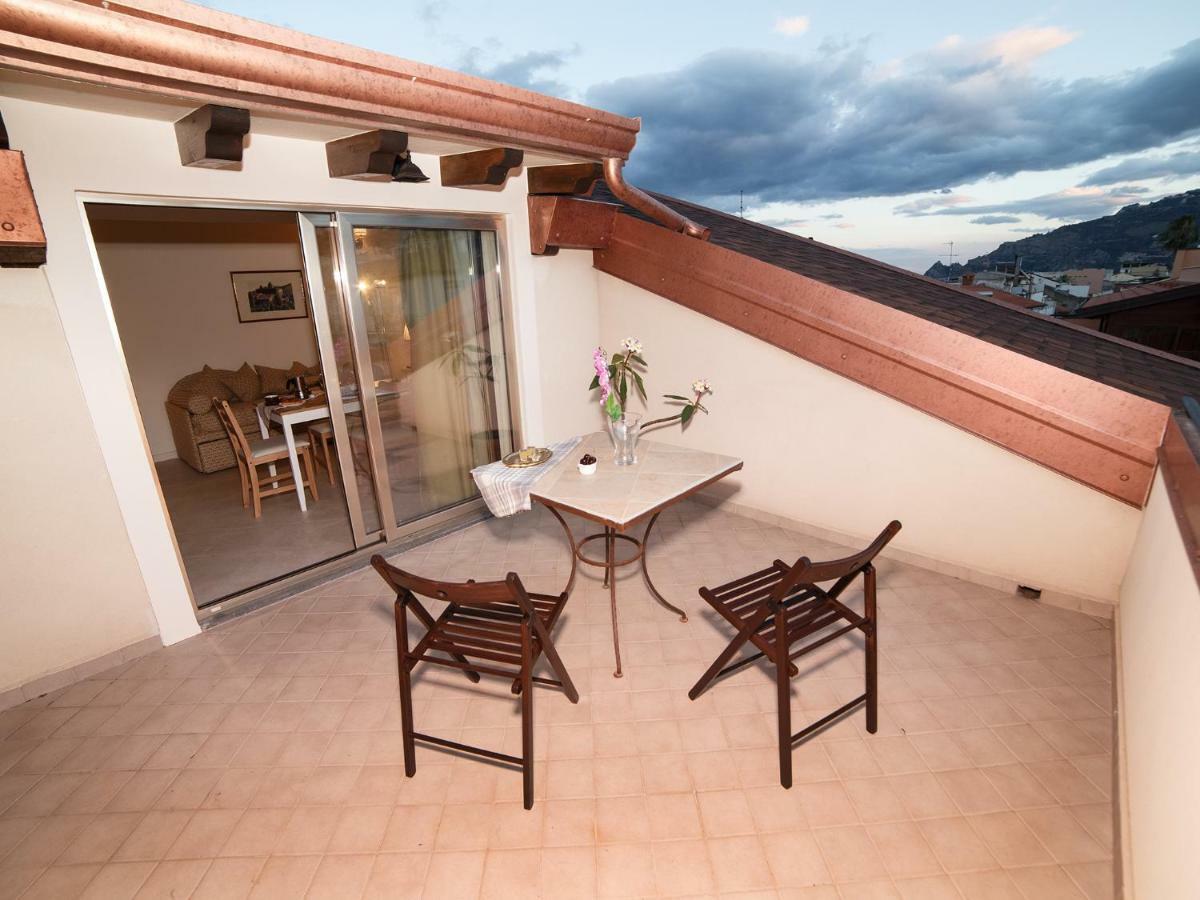 Marina Di Savoca Apartment Санта Тереза ди Рива Екстериор снимка