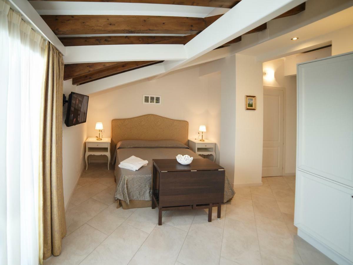 Marina Di Savoca Apartment Санта Тереза ди Рива Екстериор снимка