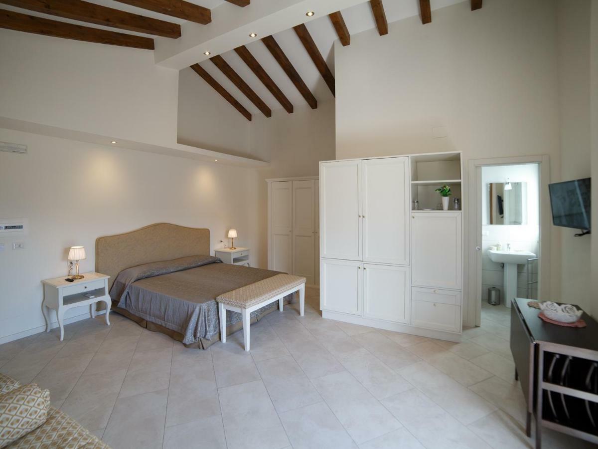 Marina Di Savoca Apartment Санта Тереза ди Рива Екстериор снимка