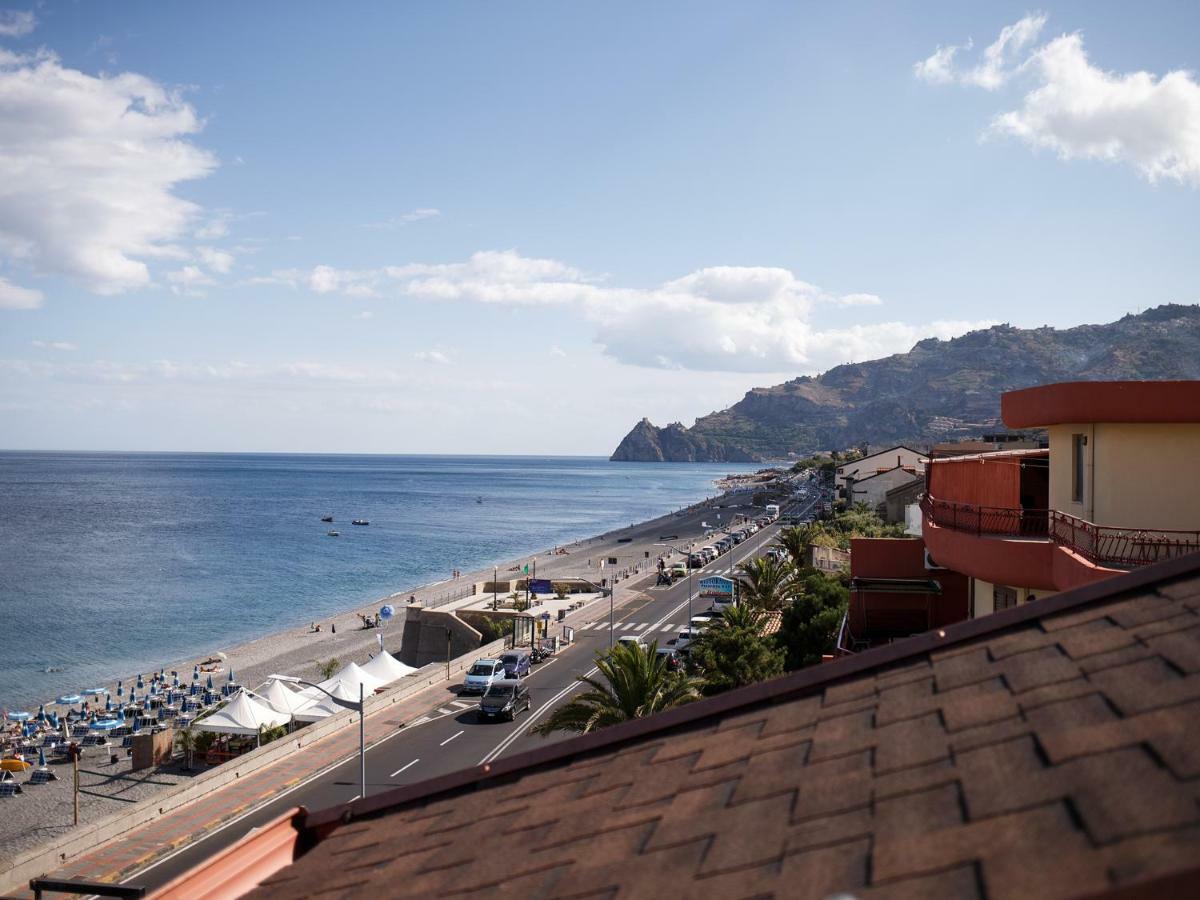 Marina Di Savoca Apartment Санта Тереза ди Рива Екстериор снимка