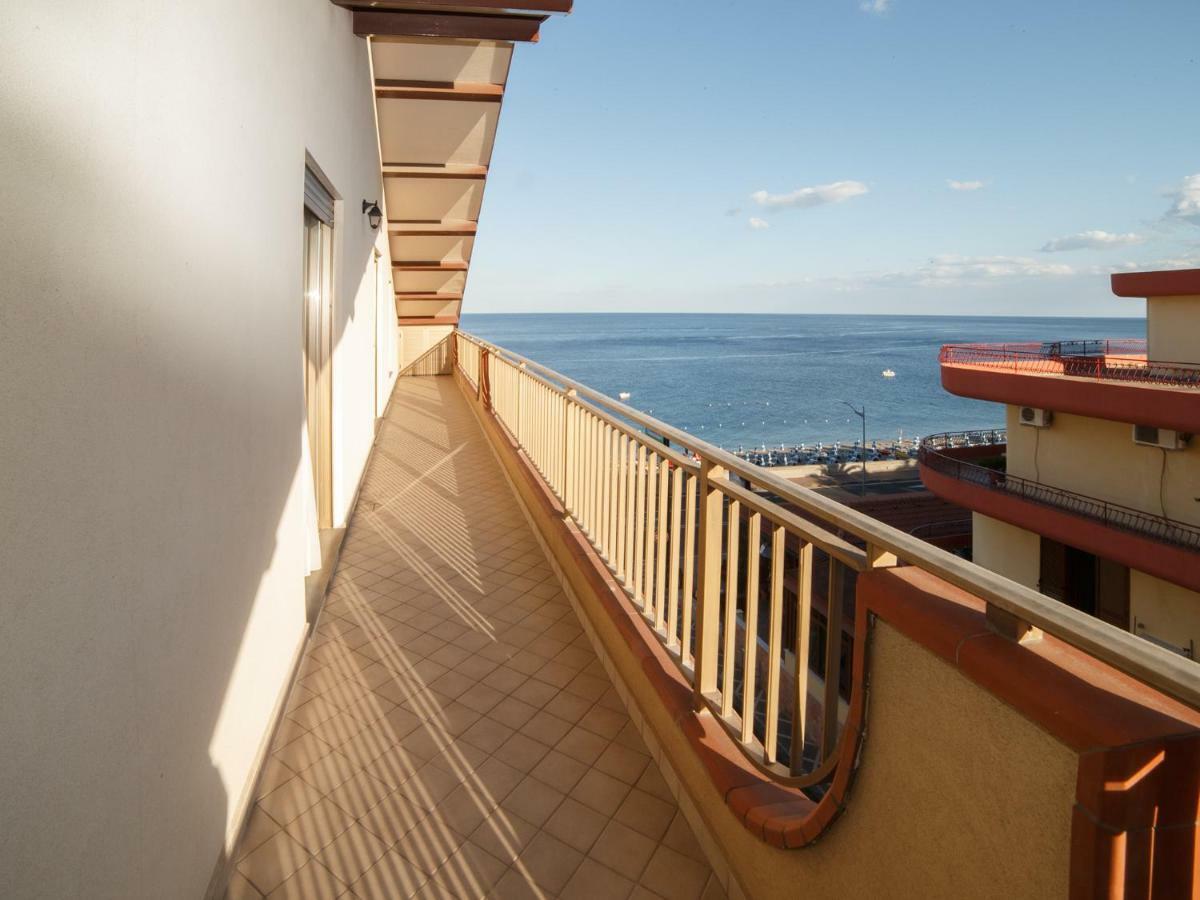 Marina Di Savoca Apartment Санта Тереза ди Рива Екстериор снимка