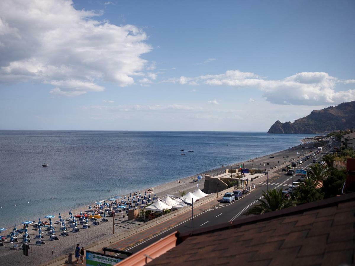Marina Di Savoca Apartment Санта Тереза ди Рива Екстериор снимка